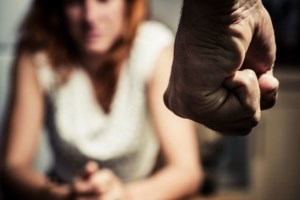 Ηράκλειο: "Υψηλού κινδύνου" νταής - "Θα πάθεις ό,τι η Δώρα, αυτό αξίζετε οι γυναίκες"- Η  επιχείρηση που έστησε η ΕΛΑΣ