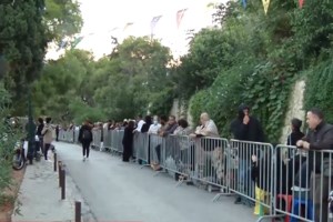 Αποκάλυψη: "Μαϊμού" τα θαύματα του ιερέα Λουπασάκη των Αγίων Ισιδώρων- Δεν υπάρχει τίμιος σταυρός... - εικόνα 3