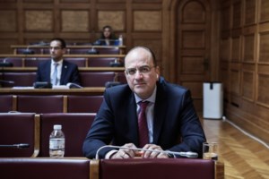 ΣΥΡΙΖΑ: Η Ζωρζέττα Λάλη μπλοκάρει την είσοδο Κασσελάκη στη Βουλή - "Θα τιμήσω τον Τσίπρα, δεν θα παραιτηθώ"