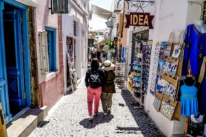 Πόσο μένουν στην Ελλάδα οι ξένοι τουρίστες - Οι δύο περιφέρειες της χώρας με τη μεγαλύτερη αύξηση