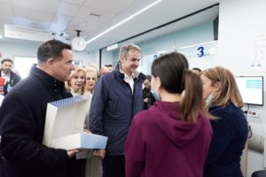 "Σας αγαπώ και σας ευχαριστώ": Ο Γεωργιάδης έκανε καρδούλα στη γυναίκα που τον υπερασπίστηκε στο "Γ. Γεννηματάς" - εικόνα 2