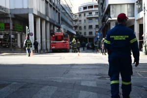 Έκρηξη στο υπ. Εργασίας: Βρέθηκε η μηχανή των δραστών που έβαλαν τη βόμβα στη Σταδίου - Ψάχνουν το DNA οι αρχές - εικόνα 2
