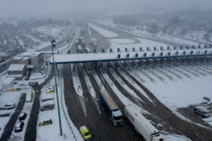 Κακοκαιρία "Μήδεια": Σε "λευκό" κλοιό ολόκληρη η Ελλάδα - Σε ποιες περιοχές το έχει "στρώσει" [Εικόνες] - εικόνα 2