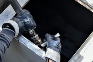 Κλήση για 3 κλέφτες έφερε τη σύλληψη συμορρίας 7 ατόμων - Ο ρόλος του "αναρριχητή" αστυνομικού σε πολυκατοικία του Πειραιά