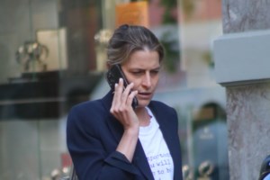 Τατιάνα Μπλάτνικ: Η διαφορετική εμφάνιση στην Ιταλία με ονειρικό φλοράλ φόρεμα με βαθύ ντεκολτέ - εικόνα 7