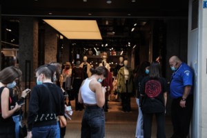 "Σαφάρι" για ανεμβολίαστους: Πάνω από 90.000 έλεγχοι, 11 συλλήψεις και 23 "λουκέτα" σε μαγαζιά