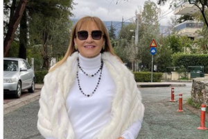 Μάρα Ζαχαρέα: Το απίθανο look σε τόνους του λιλά και τις πιο στιλάτες δίχρωμες μπαλαρίνες - εικόνα 6