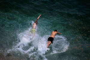Αρναούτογλου: Μπουρίνια αλλά και  νέο "κύμα έντονης ζέστης" – Τι καιρό θα κάνει στις 15 Αυγούστου - εικόνα 2