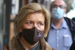 Ξεσπά ο σκηνοθέτης Τάσος Μπουλμέτης: Το άθλιο μηντιακό σύμπαν λέει σε εμάς τους ΑΣΤΡΑΖΕΝΑΙΟΥΣ ότι κάναμε το κακό εμβόλιο