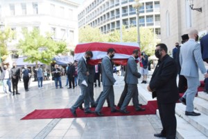 Βαγγέλης Μαρινάκης: "Μια θέση στο Καραϊσκάκη θα είναι πάντα κενή για τον Σάββα Θεοδωρίδη"- Ο συγκινητικός επικήδειος - εικόνα 2