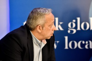 Χρήστος Κούτρας: "Την αγάπη μας", απαντά στην Κατερίνα Καινούργιου για τις "κίτρινες ερωτήσεις" στο "Η Ελλάδα ψηφίζει"