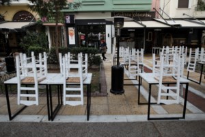 Εστίαση: Πτώση τζίρου 50% μετά τα υποχρεωτικά rapid test των ανεμβολίαστων - Απώλειες τζίρου 1,8 δισ. ευρώ το 2020