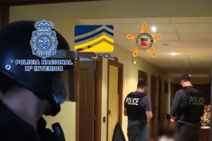 Συμμορία έβγαζε διπλώματα οδήγησης με ταρίφα 2.000 ευρώ - 13 συλλήψεις, οι 8 είναι... ιδιοκτήτες σχολών οδηγών - εικόνα 2