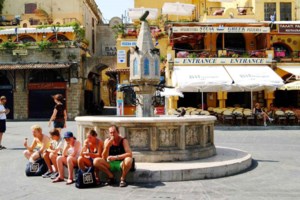 Ρόδος: Θετικές ενδείξεις για τον τουρισμό - Σταθερά ανοδικός ο αριθμός των πτήσεων