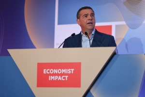 Κυβερνητικές πηγές για ομιλία Τσίπρα: "Ενώ σε όλη την Ευρώπη "έβρεχε" ανάπτυξη, ο ίδιος κρατούσε ομπρέλα"