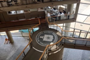 Θεσσαλονίκη: Ο Σταύρος Καλαφάτης στα γυρίσματα της ταινίας "The Bricklayer" - Με ποιους ηθοποιούς φωτογραφήθηκε