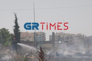 Καλύτερη η εικόνα της μεγάλης φωτιάς στην Πάρο: Υπάρχουν ακόμη διάσπαρτες εστίες - Ενισχύονται οι δυνάμεις πυρόσβεσης από Σάμο, Νάξο και Αθήνα - εικόνα 3