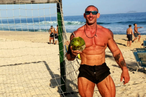 Γιώργος Παπαναούμ: Η κόρη της "γυναίκας αράχνης" είναι η 17χρονη φίλη της Γεωργίας Μπίκα - Πήγαν μαζί στο πάρτι [Βίντεο]