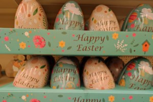 Πάσχα: Πώς θα λειτουργήσουν τα καταστήματα - Το εορταστικό ωράριο - Ποια Κυριακή θα είναι ανοικτά