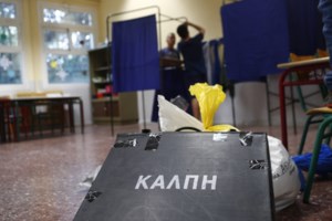 Απίστευτο περιστατικό στη Λάρισα: Κλείστηκαν σε ασανσέρ σε εκλογικό κέντρο - "Κοντέψαμε να λιποθυμήσουμε" [βίντεο] - εικόνα 3