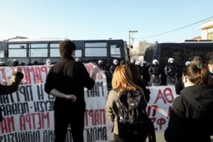 Κουφοντίνας: Εικόνες έξω από τη ΜΕΘ που νοσηλεύεται - Άρχισε και απεργία δίψας [βίντεο]