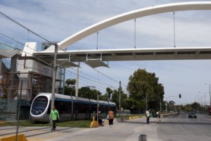 Παραδόθηκε η νέα πεζογέφυρα επί της Μεσογείων στην Αγία Παρασκευή - εικόνα 7