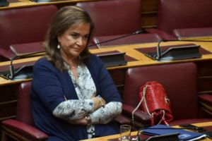 25η Μαρτίου: Η γιαγιά Ντόρα Μπακογιάννη με τα εγγόνια της στη Μητρόπολη Χανίων [Εικόνες] - εικόνα 5