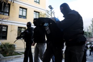 Επεισόδια στη Νέα Σμύρνη: Απαλλάσσεται με βούλευμα ο "Ινδιάνος" για την άγρια επίθεση στον αστυνομικό