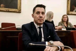 Υπόθεση Novartis: Στην ανακρίτρια πάλι ο Βαξεβάνης - Πήρε νέα προθεσμία να απολογηθεί στις 11 Μαρτίου