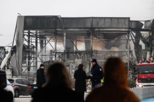 Τρίκαλα: "Υποχώρησε το πάτωμα και έπεσαν στο υπόγειο μέσα στη φωτιά" - 4 νεκρές εργαζόμενες, μία αγνοούμενη - εικόνα 8