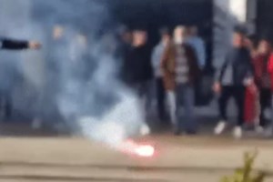 Εύβοια: Άγριο ξύλο μεταξύ μαθητριών στο ΕΠΑΛ Χαλκίδας για ένα... αγόρι - 15χρονη έπεσε λιπόθυμη στο προαύλιο - εικόνα 4