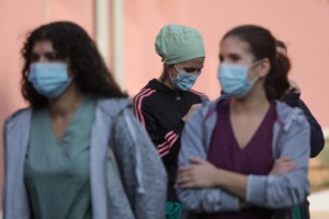 Κορονοϊός: Πτωτική πορεία και σήμερα με 20.409 νέα κρούσματα - 80 θάνατοι και 664 διασωληνωμένοι