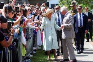 Αυστραλία: Της έπεσε το κινητό σε μια ρωγμή βράχων - Έμεινε σφηνωμένη με τα πόδια στον αέρα, επί επτά ώρες για να το πιάσει