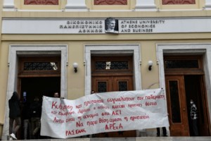 Ήρθε από την Πάτρα για να διαδηλώσει στο Σύνταγμα ο Κώστας Πελετίδης - Μαζί με Κουτσούμπα [Εικόνες] - εικόνα 9