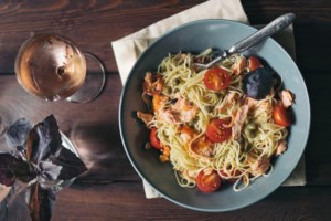 Νέα μεγάλη έρευνα δείχνει πως η μεσογειακή διατροφή μπορεί να μειώσει τον κίνδυνο εμφάνισης καρκίνου