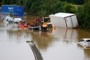 Φονικές πλημμύρες στην Ευρώπη: Εκατοντάδες νεκροί και αγνοούμενοι - Εικόνες σοκ από τη θεομηνία - εικόνα 3