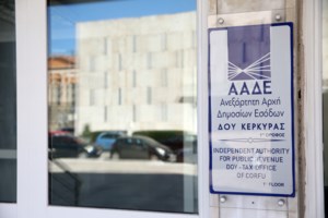 Μάνδρα: Αδέλφια καταγγέλλουν ξυλοδαρμό από αστυνομικούς, επειδή είναι Ρομά - Διαψεύδει η ΕΛΑΣ [βίντεο] - εικόνα 2