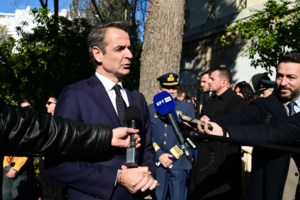 Θεοφάνεια στην Εύβοια: Ένας 12χρονος έπιασε τον σταυρό στον Αλμυροπόταμο