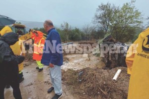 Κακοκαιρία Daniel: Πλημμύρες στη Σκιάθο, εγκλωβίστηκαν οδηγοί - Αίτημα να κηρυχθεί ο δήμος σε κατάσταση έκτακτης ανάγκης - εικόνα 4