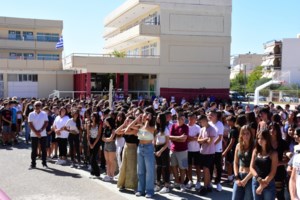 Μπλόκο στα κινητά μέσα στα σχολεία: Γιατί πάρθηκε τώρα η απόφαση - Τι κάνουν άλλες χώρες της Ευρώπης