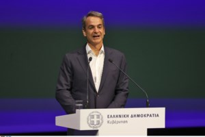 "Βλέπετε τι γίνεται στη Γαλλία": Το επιχείρημα Μητσοτάκη για πολιτική σταθερότητα και αυτοδυναμία