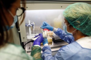 Ιταλός επιστήμονας: "Η ασθένεια μοιάζει να αλλάζει, οι ασθενείς είναι σε λιγότερο σοβαρή κατάσταση" - εικόνα 2