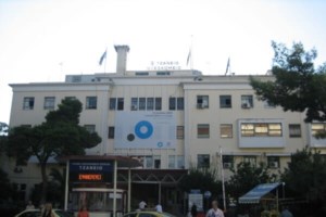 ΠΟΕΔΗΝ: Καταγγελία για ξυλοδαρμό και τραυματισμό νοσηλεύτριας από 15χρονη με κορονοϊό- Έφυγε από το δωμάτιό της - εικόνα 2