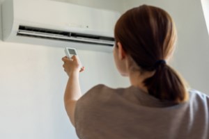 Καύσωνας:  Πόσο "καίει" το κλιματιστικό, τα τρικ για φθηνότερη δροσιά - Τι να κάνουμε για να μην είναι τσουχτερός ο λογαριασμός - εικόνα 2