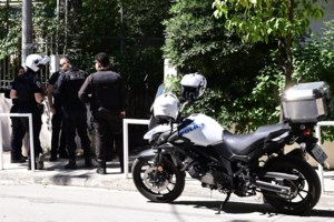 Σοκ στη Γλυφάδα: Ξυλοκόπησε άγρια τη σύντροφό του και αυτοκτόνησε όταν έφτασε η αστυνομία - εικόνα 2