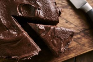 Η πιο τέλεια τούρτα σοκολατίνα για το καλοκαίρι - Χωρίς ζάχαρη, βούτυρο, αυγά και ψήσιμο - εικόνα 2