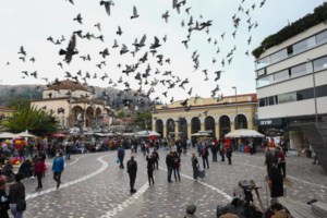 Καλά νέα από την Γκάγκα: Θα πετάξουμε τις μάσκες σε ανοιχτούς χώρους και εστίαση