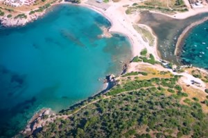 Λευκή όπως... Χαβάη: Η εξωτική παραλία της Χαλκιδικής με τα τιρκουάζ νερά και τη λευκή άμμο [βίντεο] - εικόνα 2