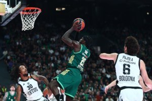 Απίστευτο σκηνικό: Ο Έλληνας ποδοσφαιριστής Κούτσιας δέχθηκε ανεξήγητη επίθεση από Γερμανό συμπαίκτη του [βίντεο]