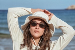 Ο Χατζηγιάννης πήγε να δει τη Μακρυπούλια στο θέατρο - Ανέβηκε στη σκηνή και της έδωσε τριαντάφυλλο [εικόνες]